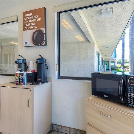 Motel 6 Anaheim Stadium - אורנג' מראה פנימי תמונה