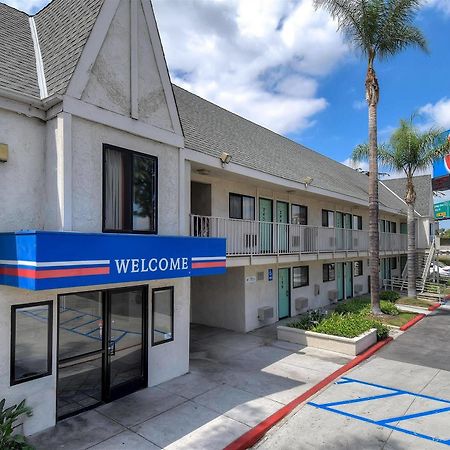 Motel 6 Anaheim Stadium - אורנג' מראה חיצוני תמונה