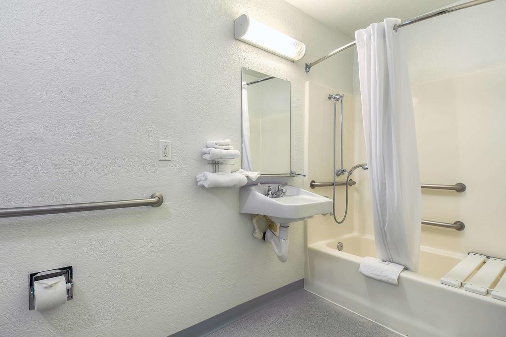 Motel 6 Anaheim Stadium - אורנג' מראה חיצוני תמונה