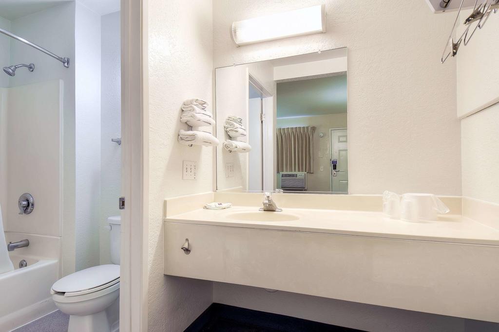 Motel 6 Anaheim Stadium - אורנג' מראה חיצוני תמונה