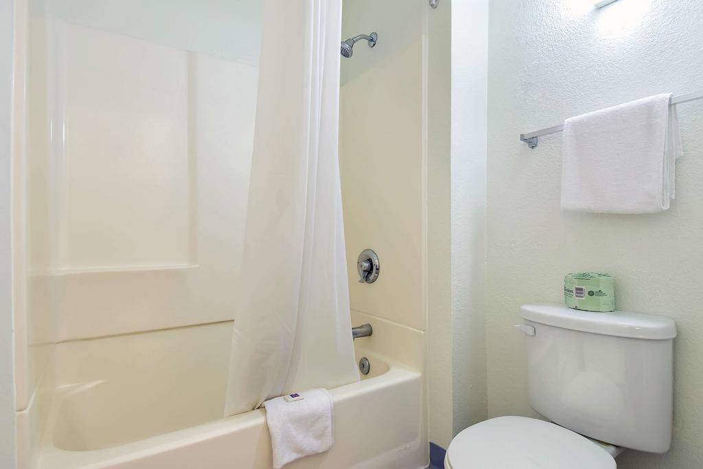 Motel 6 Anaheim Stadium - אורנג' מראה חיצוני תמונה