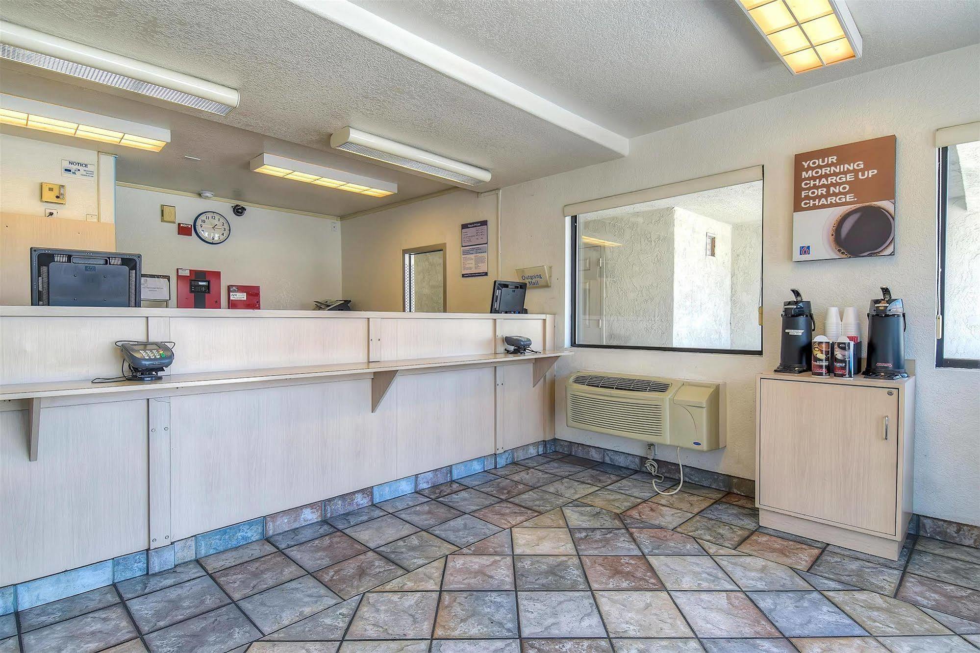 Motel 6 Anaheim Stadium - אורנג' מראה חיצוני תמונה