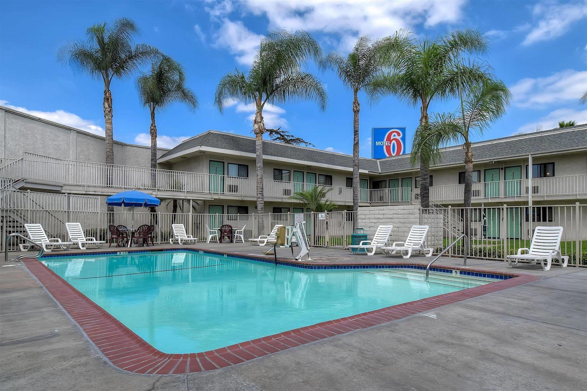 Motel 6 Anaheim Stadium - אורנג' מראה חיצוני תמונה