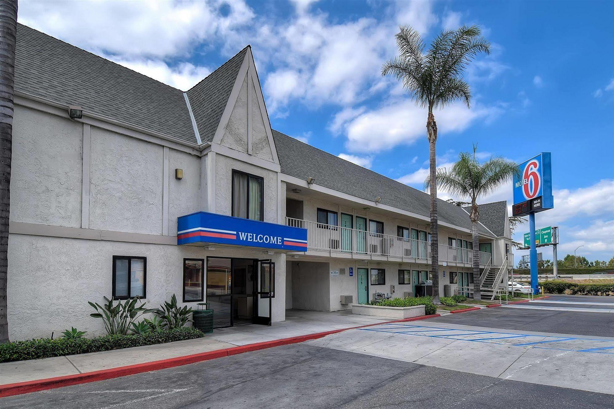 Motel 6 Anaheim Stadium - אורנג' מראה חיצוני תמונה