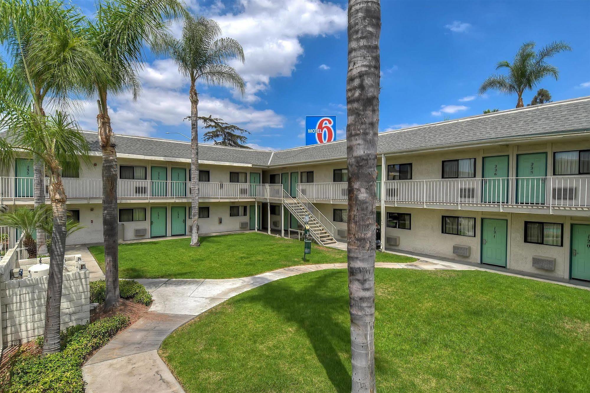 Motel 6 Anaheim Stadium - אורנג' מראה חיצוני תמונה
