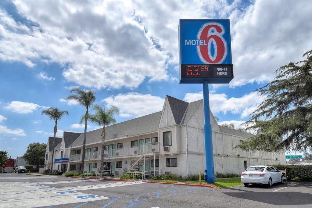 Motel 6 Anaheim Stadium - אורנג' מראה חיצוני תמונה
